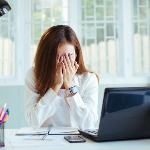 Épuisement émotionnel causé par la pression et le besoin de tout bien faire.